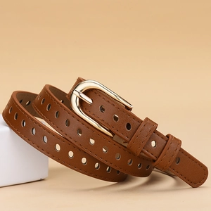 Ceinture fine en cuir marron ajourée avec boucle fer à cheval dorée pour robe