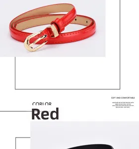 Détail de fines ceintures en cuir rouge et noir avec boucle dorée et texture gaufrée