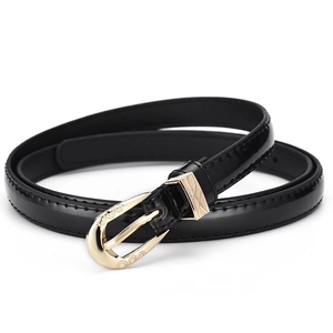 Ceinture fine en cuir verni noir pour femme avec boucle en fer a cheval dore