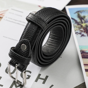 Ceinture noire classique pour femme avec boucle ardillon argentée et grain de cuir