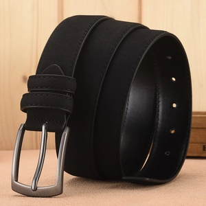 Cintura da uomo in pelle scamosciata nera con fibbia ad ardiglione stile vintage