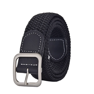 Ceinture tressée élastique noire classique avec boucle en métal mat et détails cuir