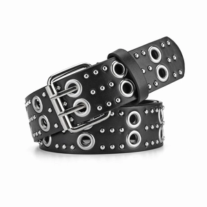 Ceinture punk en cuir noir avec œillets argentés et boucle à double ardillon sur fond blanc