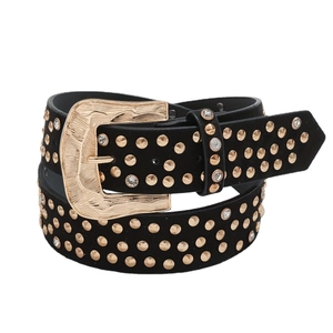 Ceinture Y2K bohème en cuir noir avec des rivets dorés et des strass pour un look punk