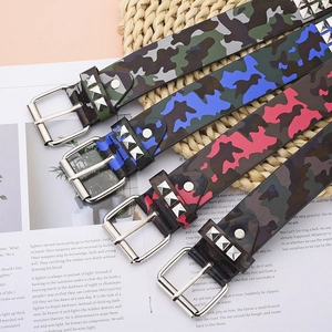 Punk-Stil Camouflage-Gürtel mit Pyramidennieten und Metallschnalle in vier Modefarben