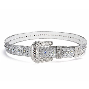 Dettaglio della cintura Y2K argento con strass, fibbia floreale e borchie multicolore