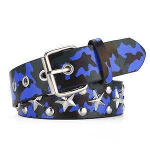 Ceinture punk camouflage bleu avec clous en étoile argentés et boucle métallique