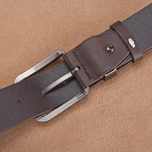 Close-up of brown faux leather belt featuring lychee texture and silver pin buckle H4172