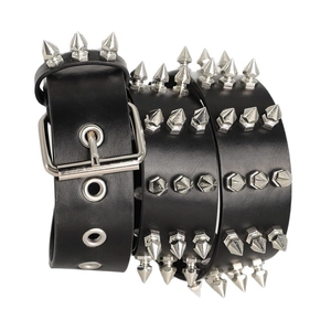 Schwarzer Y2K Punk Ledergürtel mit vier Reihen silberner Metallstachel und Dornschließe