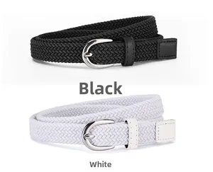 Dettaglio di cinture elastiche intrecciate in bianco e nero con fibbie in metallo