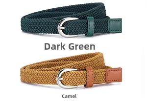 Dettaglio delle cinture intrecciate elastiche in verde scuro e cammello con fibbie argento