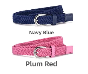 Dettagli di cinture elastiche intrecciate in blu navy e prugna con fibbie in metallo
