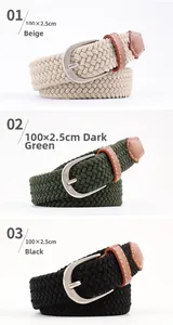 Détail de ceintures tressées élastiques en beige, vert foncé et noir avec boucle en métal