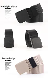 Detail van militaire tactische canvas riem met plastic gesp in zwart en beige