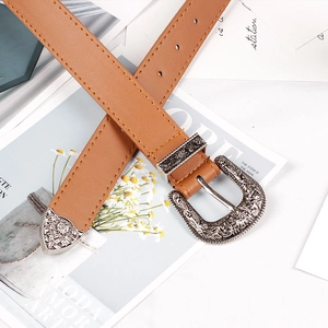 Coffret ceinture 3 pièces pour femme en marron caramel avec boucle métallique gravée