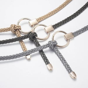 Trois ceintures tressées minimalistes avec boucles dorées en kaki, vert et gris