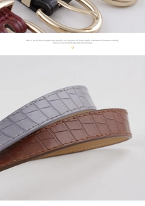 Dettaglio di cinture in pelle di coccodrillo per donna con fibbia ovale vintage dorata