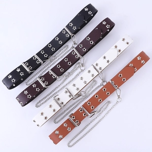 Cinture stile punk con borchie a stella e catene in nero, bianco e marrone pelle