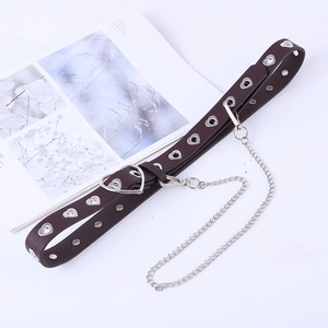 Ceinture punk violet foncé avec œillets en cœur et chaîne argentée pour jeans et mode