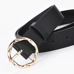 Cintura minimalista in pelle nera da donna con fibbia rotonda dorata a motivo ondulato