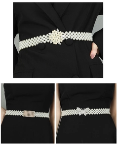 Detail van de meerrijige parel elastische riem met sprankelende strass bloem- en vlindergespen