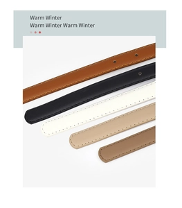 Détail de plusieurs ceintures fines en cuir marron, noir et blanc avec boucles dorées