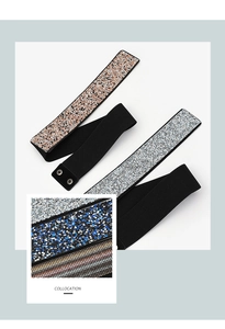 Detalle de diamantes de imitación brillantes en cinturón elástico ancho de 5 cm