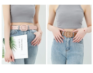 Nahaufnahme von schicken Damen-Gürteln mit eckiger Schnalle in Rosa und Braun
