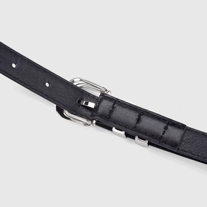 Minimalistischer schwarzer Leder-Gürtel mit Silberschnalle und Litschi-Struktur für Damen