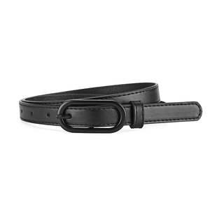 Cinturón minimalista de cuero negro para mujer con hebilla ovalada de metal negro mate