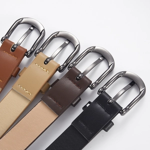 Ceintures minimalistes en similicuir en quatre couleurs avec boucles en D gris fusil