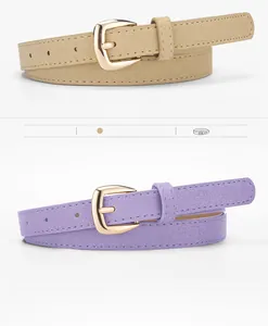 Détails des ceintures fines kaki et violettes avec boucles dorées en forme de fer à cheval