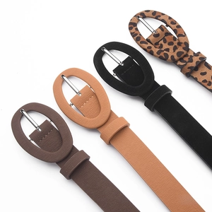 Ceintures femme avec boucle ovale en noir, marron et motif léopard en similicuir texturé