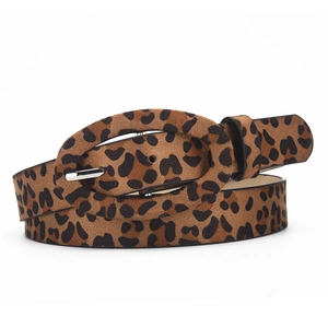Ceinture léopard pour femme avec boucle ovale et finition texturée en poils de veau