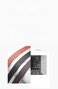 Détails de la texture motif crocodile sur des ceintures en similicuir pour femmes