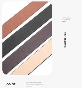 Détail de la texture crocodile et litchi sur des ceintures en similicuir en quatre couleurs