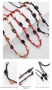 Detail der handgefertigten Boho-Taillenkette mit Steinperlen und Fransenquasten