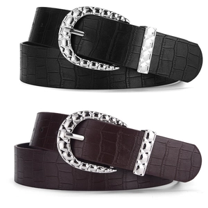 Cintura da donna con motivo a coccodrillo, fibbia vintage argento e punta goffrata