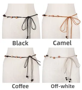 Detail der geflochtenen Boho-Taillenkette mit Perlen und verstellbarem Bindeknoten