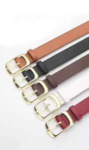 Détail de ceintures en cuir de vachette pour femmes en cinq couleurs avec boucles dorées