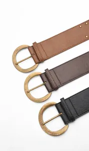 Détail des ceintures en cuir de vachette style western avec boucles en alliage de qualité