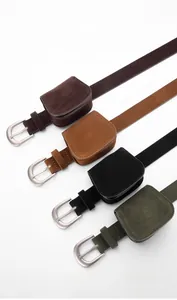 Détail de sacoches de ceinture en cuir de vachette suédé mat avec boucles en quatre couleurs