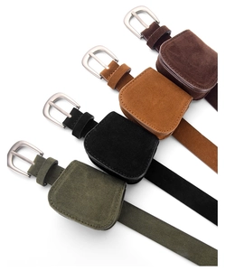 Vue détaillée de ceintures vintage en faux daim multicolores avec mini pochettes carrées