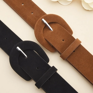 Ceinture femme en suédine mate avec grande boucle ronde en tissu en noir et marron