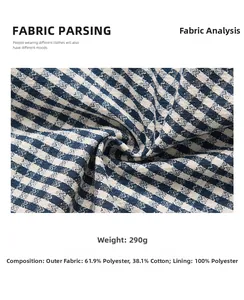 Detail van blauwe geruite stof met 61,9% polyester en 38,1% katoen materiaalsamenstelling