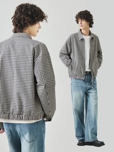 Zwart-wit geruite herenjas met ritssluiting en klassieke overhemdkraag voor casual look