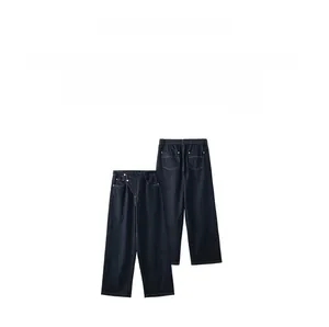 Vorder- und Rückansicht der locker sitzenden, dunkelblauen Jeans mit Kontrastnähten