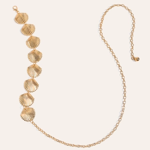 Chaîne de taille dorée pour femme avec breloques en forme de coquillage et fermoir