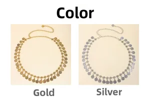 Detail van Boheemse metalen tailleketting met munt hangers in goud en zilver