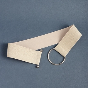 Eleganter breiter elastischer Taillengürtel für Damen in Beige mit silberner Metall-Ringschnalle